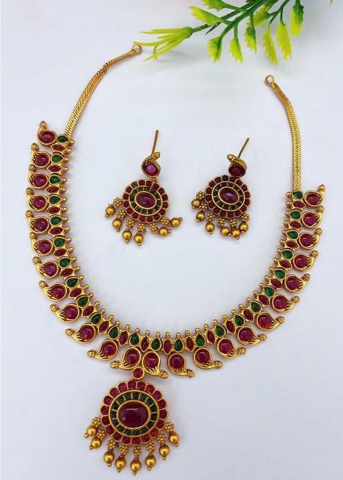 Generic Women’s Classic Kampu Necklace Set (Red And Green, Free Size)