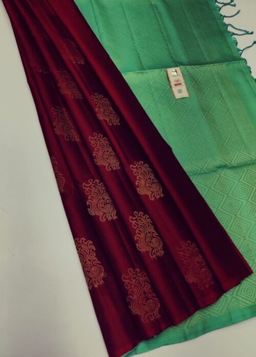 Women’s Borderless Kanjivaram Silk Sarees With Unstitched Blouse (Maroon)